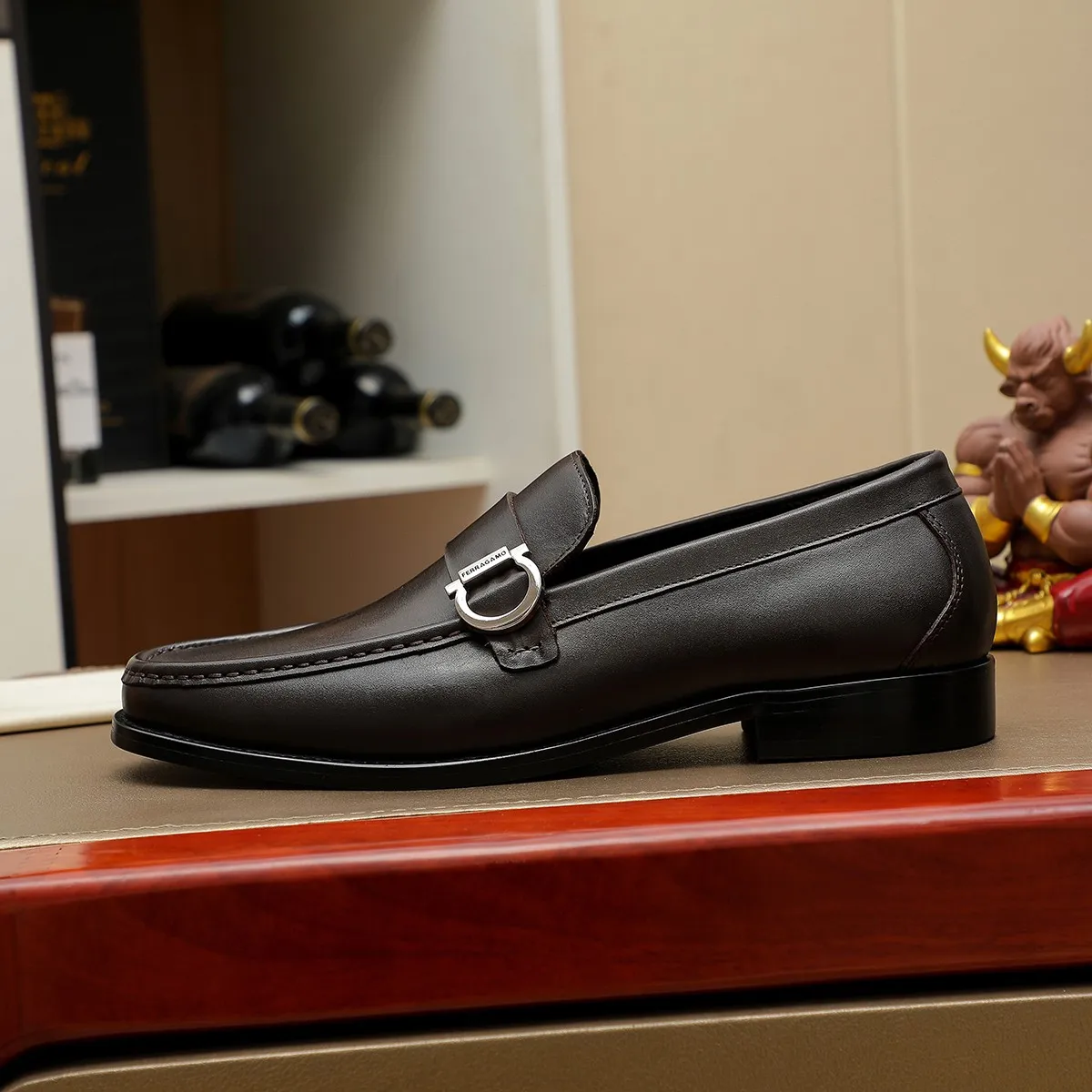 Men's shoes 250 Ferragamo [Ferragamo] top imported suit men's shoes 💯Original copy of the official website, product materials: selected imported embossed calfskin + luxury hardware buckle accessories ~ imported water-dyed cow 🐂 leather lining. Strong three-dimensional visual effect, original combination outsole, multiple colors available😘 Size: 39-44 (38.45.46. Customized)